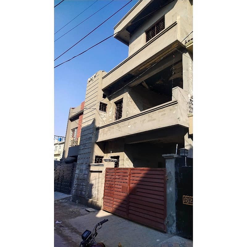 TRIPLE STOREY GREY STRUCTURE HOUSE FOR SALE IN NASHEMAN IQBAL 2