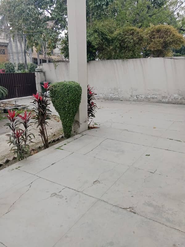 2 KANAL HOUSE 7 BED 8 BATHS FOR OFFICE IN IDEAL CONDITION AND LOCATION OF MODEL TOWN 3