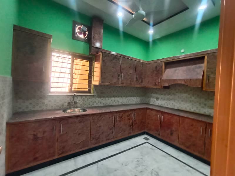 MULTI GARDENS B17 ISLAMABAD 8 MARLA ON MAIN DOUBLE ROAD (MR11) SUNFACE BASEMENT * GROUND * FRIST * SECOND FLOOR HOUSE AVAILABLE FOR SALE ON INVESTOR RATE 7