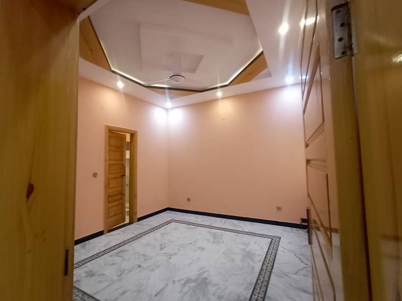 MULTI GARDENS B17 ISLAMABAD 8 MARLA ON MAIN DOUBLE ROAD (MR11) SUNFACE BASEMENT * GROUND * FRIST * SECOND FLOOR HOUSE AVAILABLE FOR SALE ON INVESTOR RATE 8