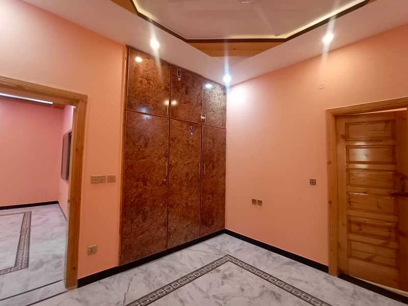 MULTI GARDENS B17 ISLAMABAD 8 MARLA ON MAIN DOUBLE ROAD (MR11) SUNFACE BASEMENT * GROUND * FRIST * SECOND FLOOR HOUSE AVAILABLE FOR SALE ON INVESTOR RATE 9