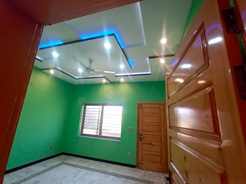MULTI GARDENS B17 ISLAMABAD 8 MARLA ON MAIN DOUBLE ROAD (MR11) SUNFACE BASEMENT * GROUND * FRIST * SECOND FLOOR HOUSE AVAILABLE FOR SALE ON INVESTOR RATE 11