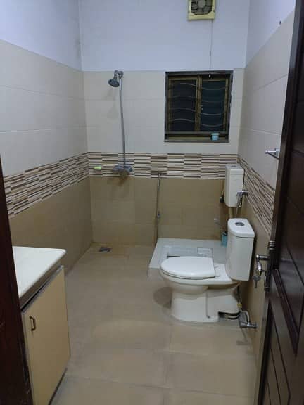 1 Kanal Neat and Clean Upper Portion Available like New Low Budget Portion in Overseas B Bahria Town, Lahore 2