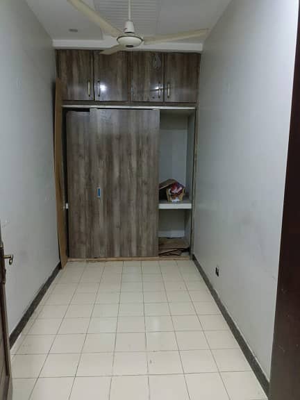 1 Kanal Neat and Clean Upper Portion Available like New Low Budget Portion in Overseas B Bahria Town, Lahore 5