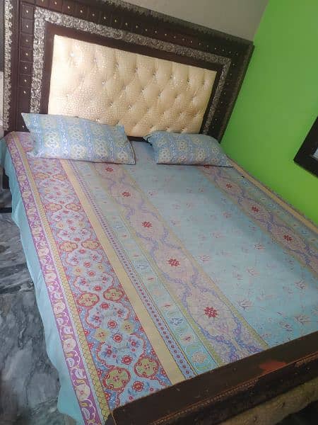 kind wooden bed without matris 0