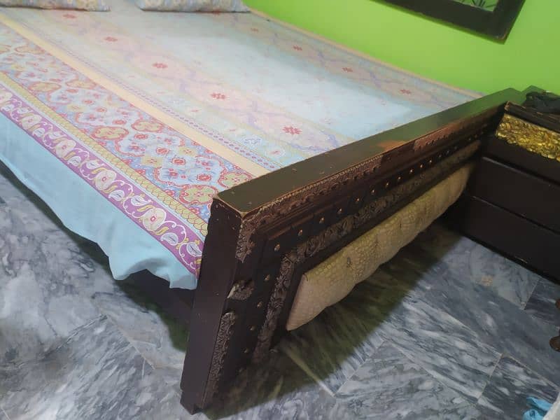 kind wooden bed without matris 3