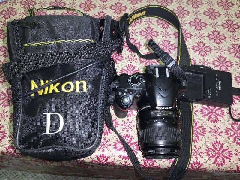 Nikon D3200 lush condition one hand use 0