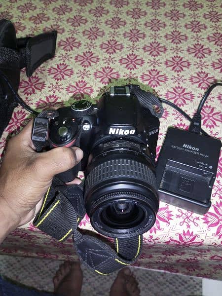 Nikon D3200 lush condition one hand use 2