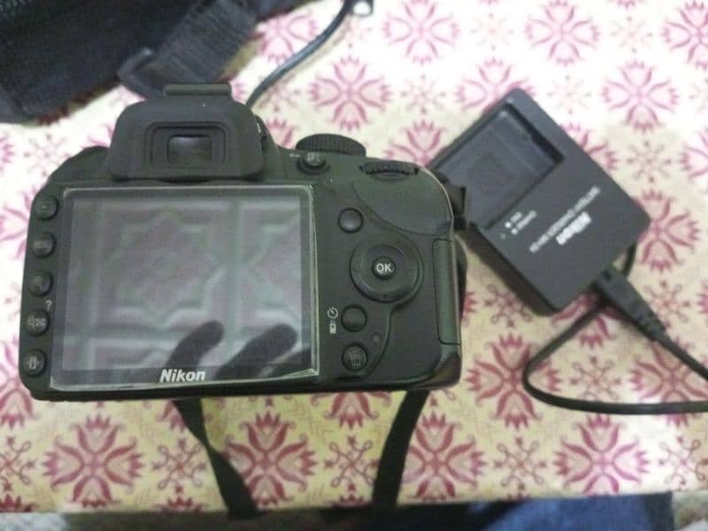 Nikon D3200 lush condition one hand use 5