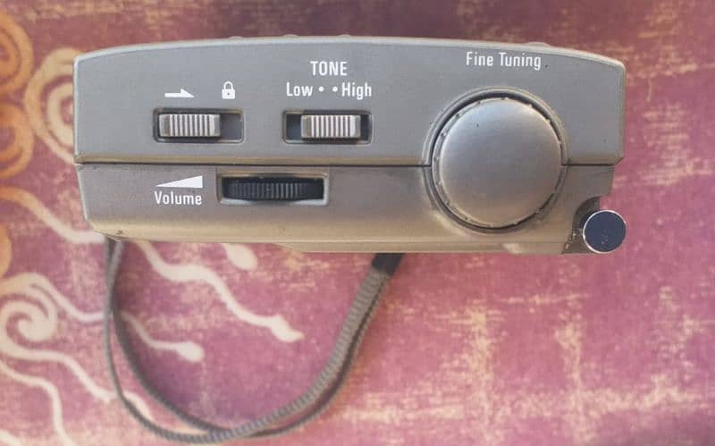 Digital Radio etón E100 (PLL Synthesized Receiver) 2