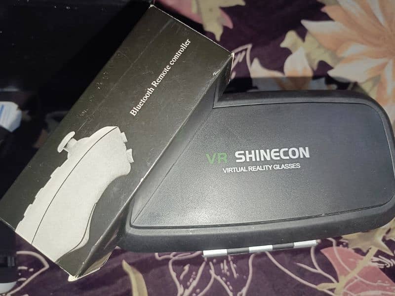 VR BOX and VR SHINECON with Bluetooth remotes 1