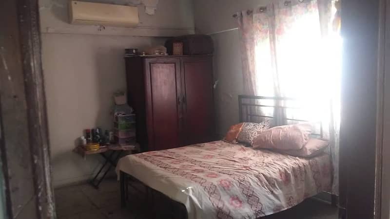 Flat In Gulshan-e-Iqbal - Block 5 Sized 1026 Square Feet Is Available 2