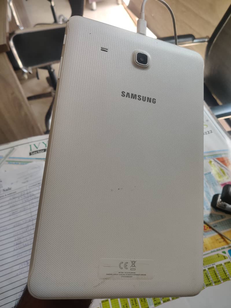 Samsung Galaxy Tab E 9.6 sm-t560 1