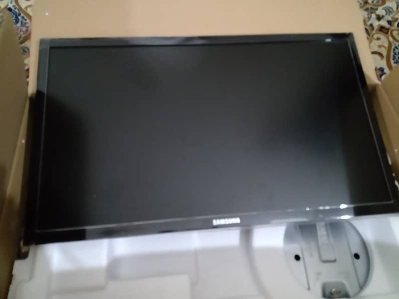 SAMSUNG LED MONITOR 21.5" EXCELLENT CONDITION 0