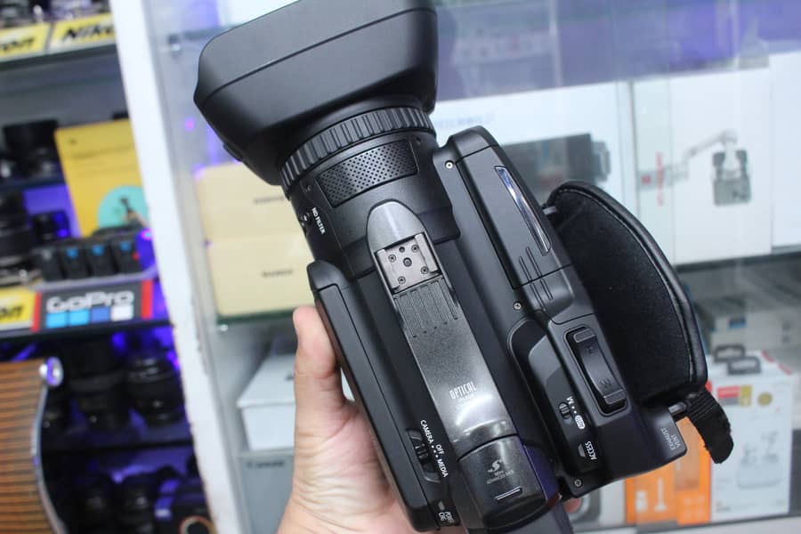 Canon VIXIA GX10 UHD 4K Camcorder 3