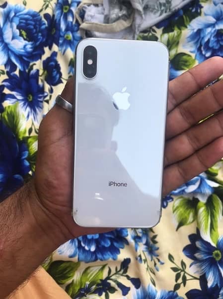 I phone x 256gb pta provide Bettry Helth 72  (Price is best) 1