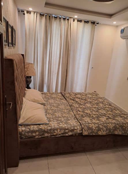 One bed apparment for short stay like(3to4)hours in bahria town 5