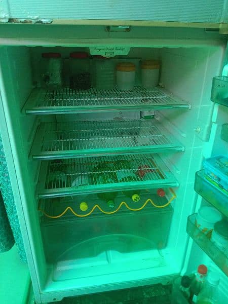 Dawlance full size fridge and in working condition 3