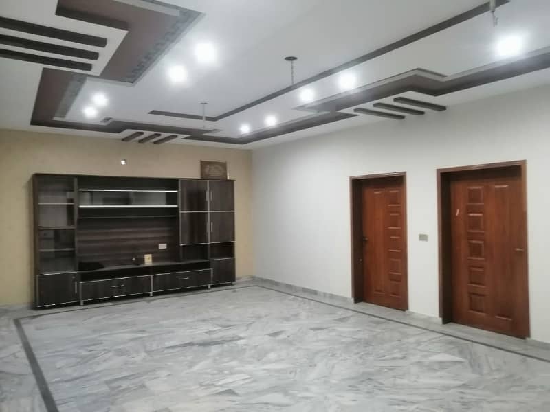 1 KANAL BRAND NEW TYPE FULL HOUSE AVAILABLE FOR RENT IN PU PHASE2 8