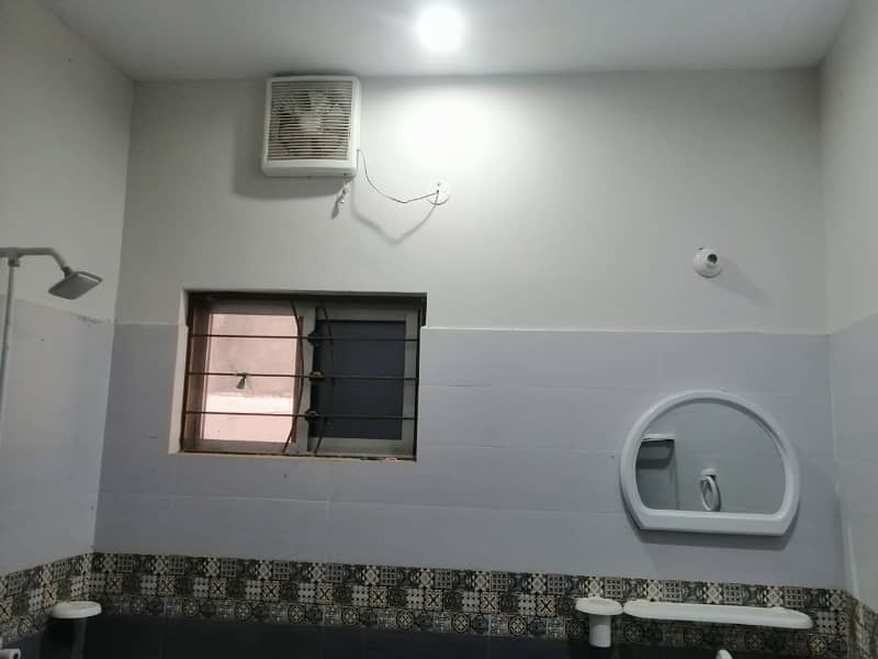 1 KANAL BRAND NEW TYPE FULL HOUSE AVAILABLE FOR RENT IN PU PHASE2 11