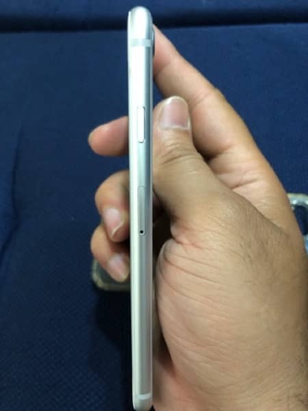 iPhone 8 10/10 condition 2