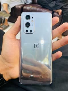 oneplus 9 pro 5g 12 /256 minor front glass break only show in pics