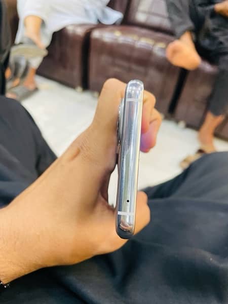 oneplus 9 pro 5g 12 /256 minor front glass break only show in pics 4