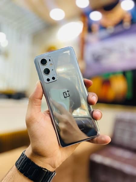 oneplus 9 pro 5g 12 /256 minor front glass break only show in pics 8