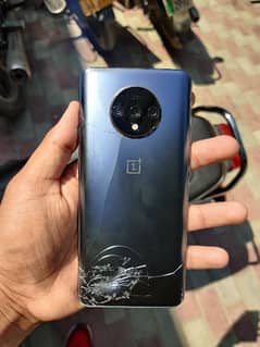 Oneplus 7t 8/128 cracked with Original 1+ Charger