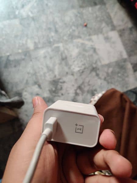 Oneplus 7t 8/128 cracked with Original 1+ Charger 11