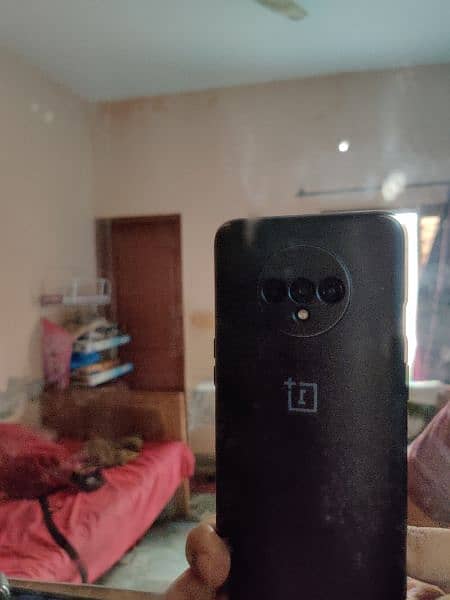 Oneplus 7t 8/128 cracked with Original 1+ Charger 12