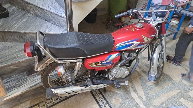 Honda CG 125 Used like New. . One Handed Use only. . 1