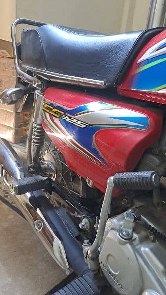 Honda CG 125 Used like New. . One Handed Use only. . 3