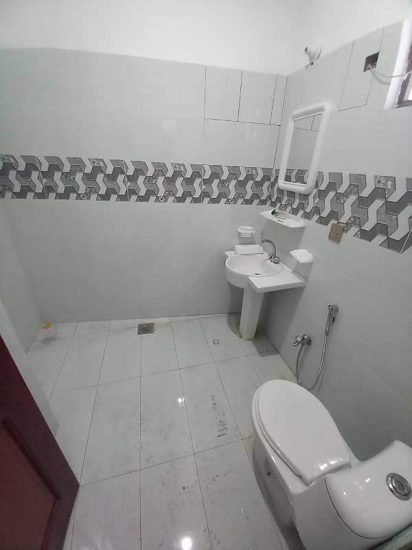 2 Bedrooms Unfurnished Apartment Available For Rent in E/11/4 5