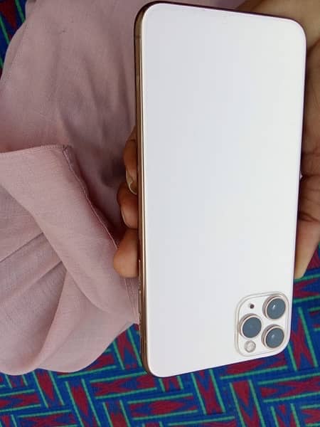 i phone 11 pro max 64 gb gold water pack whatsap or call /03006728414 2