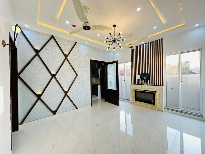 10 Marla Modern House is up for Sale in DHA PH7 Lahore. 10