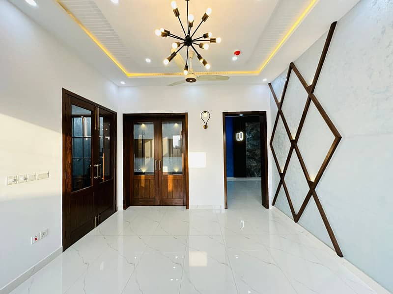 10 Marla Modern House is up for Sale in DHA PH7 Lahore. 13
