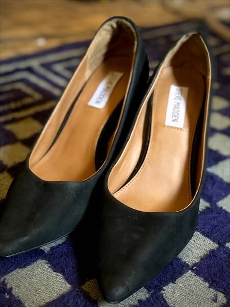 Steve Madden Black Leather Block Heel - Imported Shoe Size 37/38 1