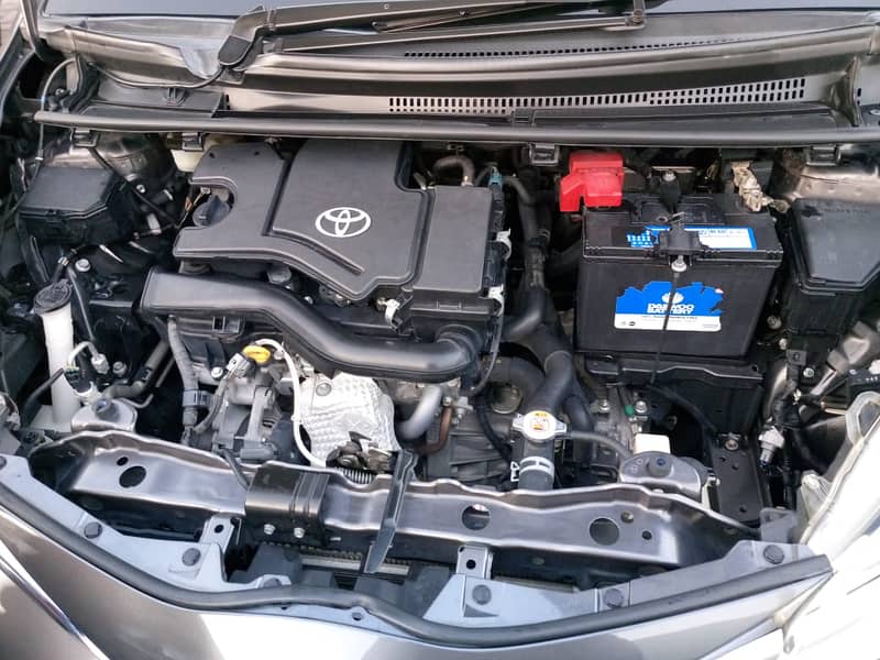 Toyota vitz 2019 /2022 registered in Islamabad , hatchback 2