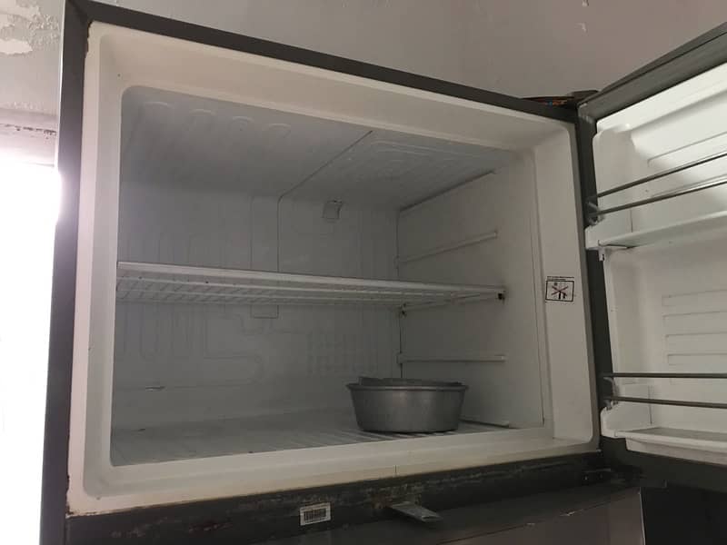 Dawlance fridge full size good condition 3