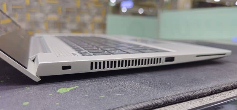 Hp Elitebook 830 G5 i5 8th generation Touch special eidtion 2