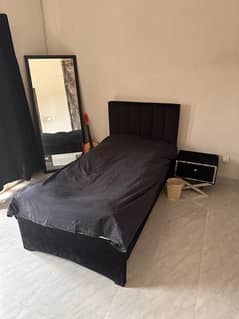 single bed velvet+1 Side table