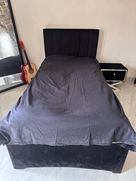 single bed velvet+1 Side table 3