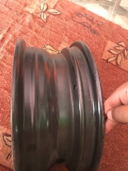 Alloy rim size 13inch in very good condition 1