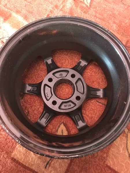 Alloy rim size 13inch in very good condition 2