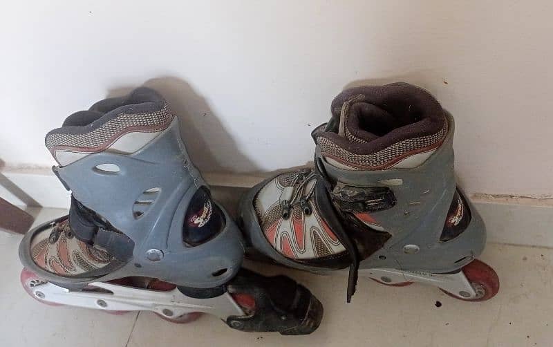 Skates shoes 9/10 condition 1