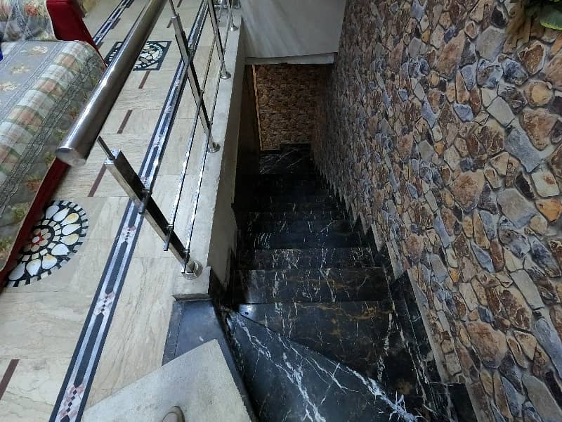 9 MARLA FURNISHED HOUSE FOR SLAE IN LAHORE. 27
