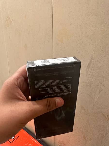 Samsung Z Flip 5 Non Pta Box Pack  8 Gb 256Gb Cream Colour 1
