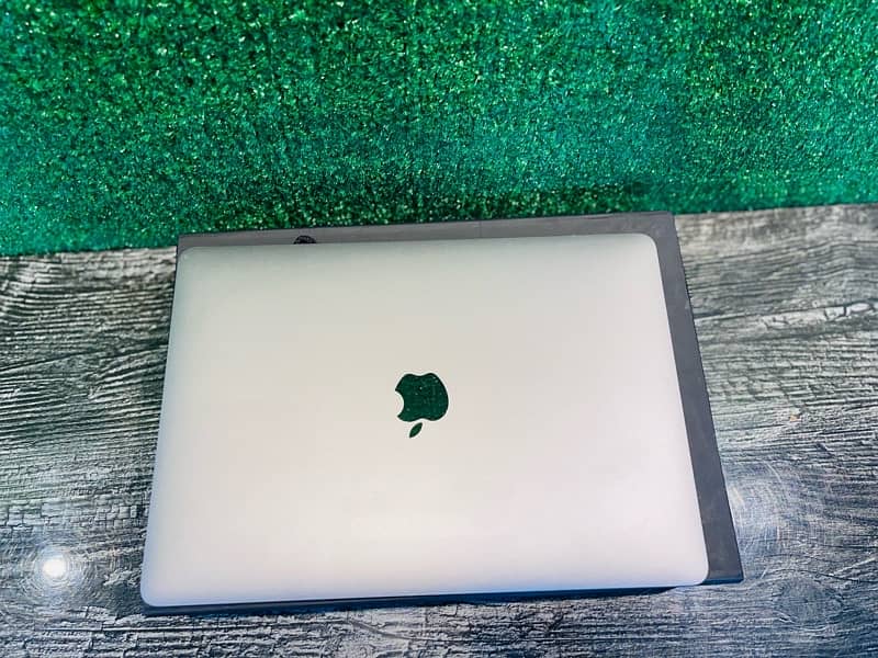Macbook Pro 2020 M1 Chip 16Gb Ram 256Gb Ssd 13”inch 4