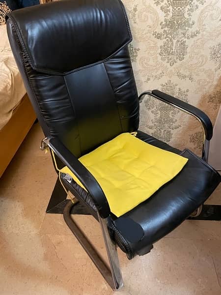 3 leather chairs for sell 1